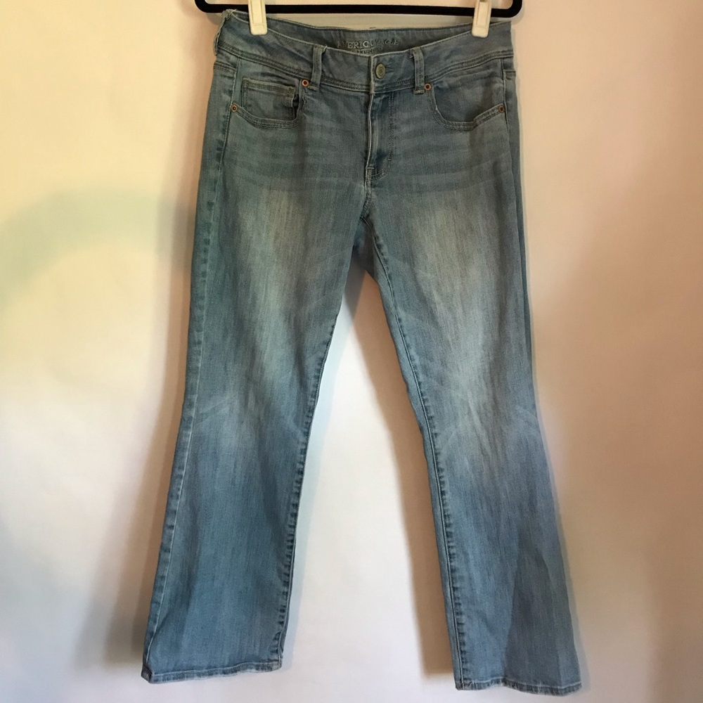 AMERICAN EAGLE 12 LIGHT WASH DENIM KICK BOOT JEAN